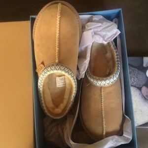Ugg woman’s Tasman slip on size 7